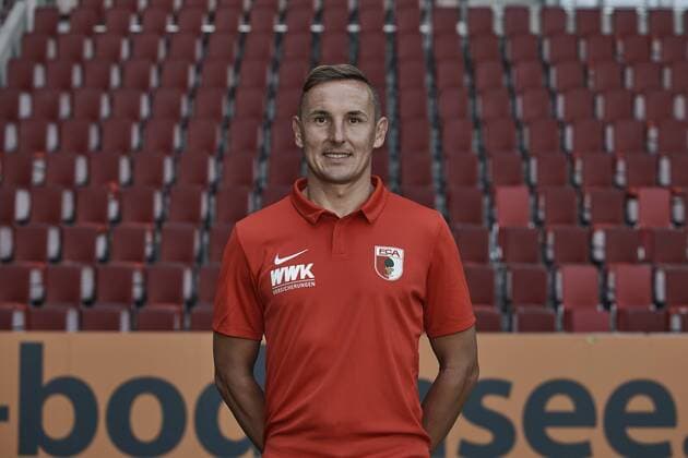 Tobias Zellner Co Coach FC Augsburg 1907 1 BL Portrait date 2018 2019