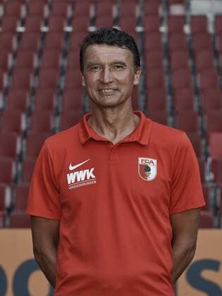 Zdenko Miletic Goalkeeping coach FC Augsburg 1907 1 BL Portrait date 2018 2019