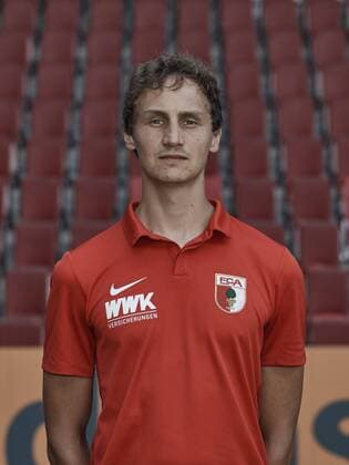Sönke Ermgassen Reha Trainer FC Augsburg 1907 1 BL Portrait date 2018 2019