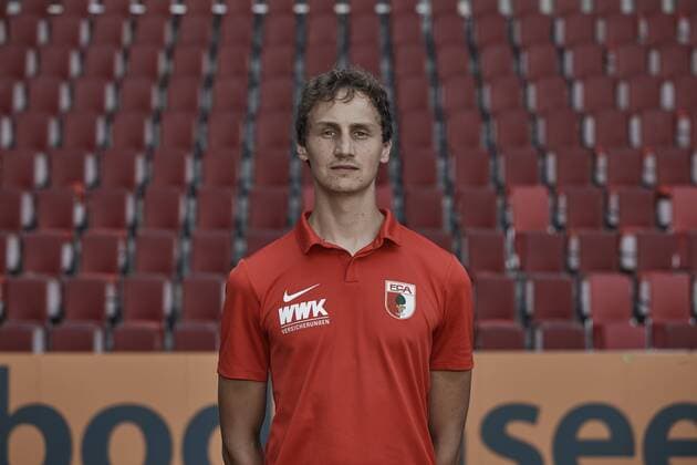Sönke Ermgassen Reha Trainer FC Augsburg 1907 1 BL Portrait date 2018 2019