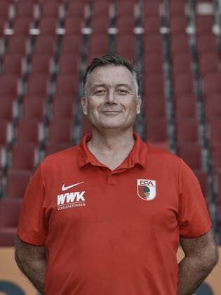 Markus Zeyer Physiotherapist FC Augsburg 1907 1 BL Portrait date 2018 2019