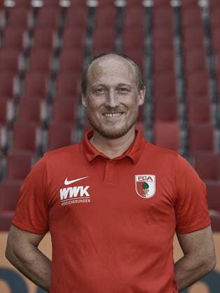 Dr Peter Stiller Team Physician FC Augsburg 1907 1 BL Portrait Date 2018 2019