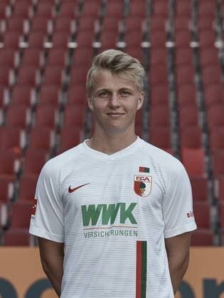 Felix Götze FC Augsburg 1907 1 BL Portrait date 2018 2019