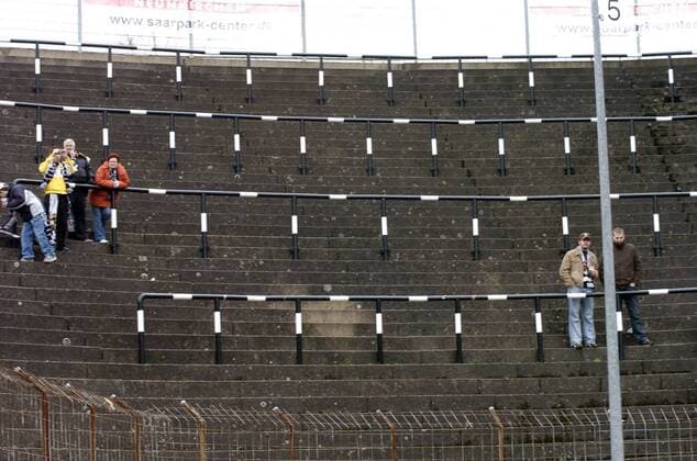 The VfB Borussia Neunkirchen jersey color white black plays in the Ellenfeld stadium in Neunkirchen against the SF Köllerbach jersey color red black on Saturday 08 12 2007 in a league match Football Our picture shows the fan-curve of the Borussia today partly due to protest partly because of imposed stadium bans remained empty