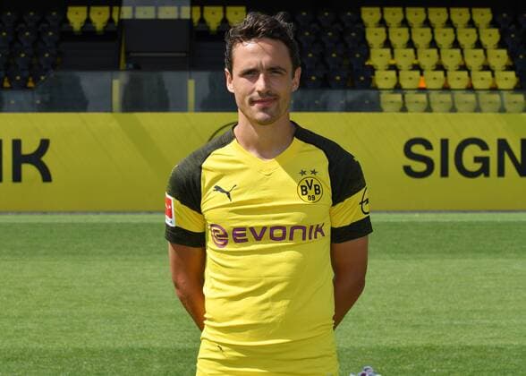 Thomas Delaney Borussia Dortmund 1 BL Portrait Date 2018 2019 Team2