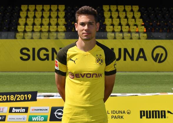 Raphael Guerreiro Borussia Dortmund 1 BL Portrait Date 2018 2019 Team2