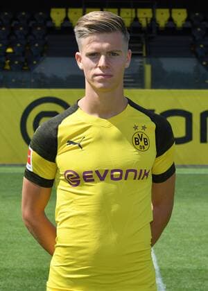 Dzenis Burnic Borussia Dortmund 1 BL Portrait Date 2018 2019 Team2