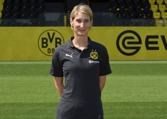 Dr Anke Steffen Borussia Dortmund 1 BL Portrait Date 2018 2019 Team2