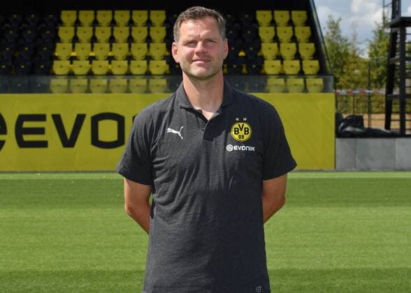 Goalkeeper coach Matthias Kleinsteiber Borussia Dortmund 1 BL Portrait date 2018 2019 Team2