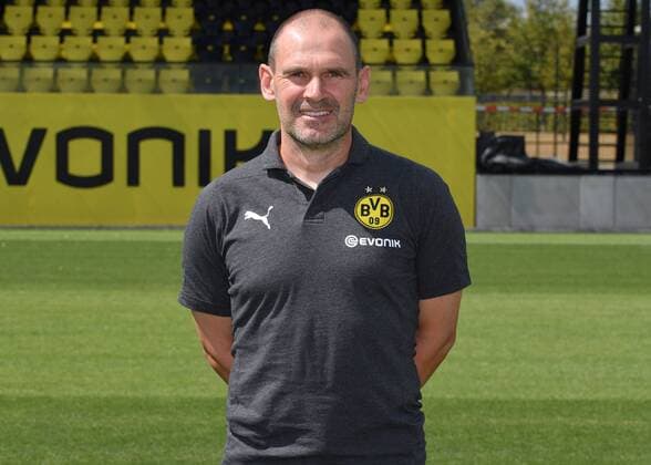 Co Trainer Manfred Stefes Borussia Dortmund 1 BL Portrait Date 2018 2019 Team2