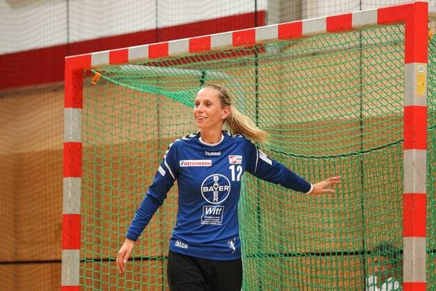 Farewell match Katja Kramarczyk geb Schuelke 10 08 2018 Farewell match for the former goalkeeper of the handball national team of the Frankfurt HC FHC and HC HCL HCL Katja Schuelki Kramarczyk on 10 08 2018 in the sports hall Bruederstrasse Leipzig In the picture Katja Kramarczyk Schuelke in goal of TSV Bayer Leverkusen xjkx