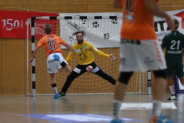 Füchse Berlin vs SC IFK Kristianstad Handball International Heide Cup 2018 10 08 18 Alfred Ehn No. 32 IFK Kristianstad meets Silvio Heinevetter No. 12 Fuechse Berlin xmmkx