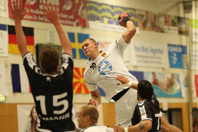 Handball Sportverein Hamburg vs HC Varder Skopje Handball International Heide Cup 2018 10 08 18 Dainis Kristopans Nr 10 HC Vardar Skopje against the defense from Handball Sportverein Hamburg xmmkx