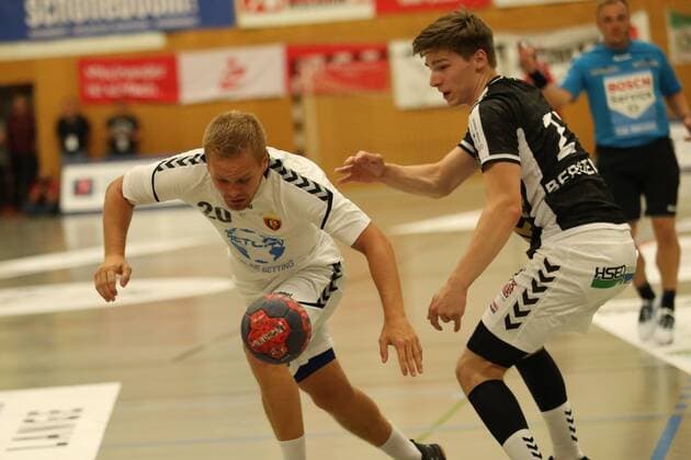 Handball Sportverein Hamburg vs HC Varder Skopje Handball Internationaler Heide Cup 2018 10 08 18 Stas Scube Nr 20 HC Vardar Skopje against Thies Bergemann Nr 27 Handball Sport Verein Hamburg xmmkx