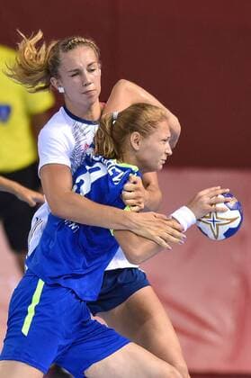 2018.08.11 Kielce Pilka reczna Mlodziezowe Mistrzostwa Swiata w Pilce Recznej Kobiet do lat 18 Francja - Kazachstan N z JACQUES Emma MALYSHEVA Alessya Foto Lukasz Laskowski PressFocus 2018.08.11 Kielce Handball IHF Youth U18 Womens World Championship WM Weltmeisterschaft 2018 France v Kazakhstan JACQUES Emma MALYSHEVA Alessya Credit: Lukasz Laskowski PressFocus NEWSPIX.PL --- Newspix.pl france out!  20180811LUK_031