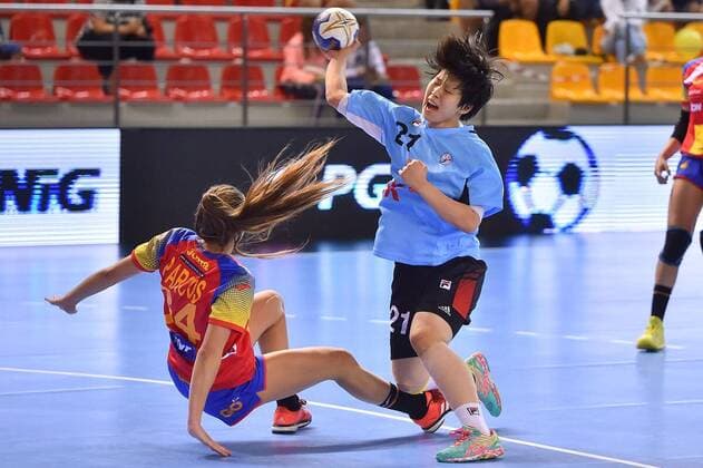 2018.08.11 Kielce Pilka reczna Mlodziezowe Mistrzostwa Swiata w Pilce Recznej Kobiet do lat 18 Hiszpania - Korea N z LEE Daeun Foto Lukasz Laskowski PressFocus 2018.08.11 Kielce Handball IHF Youth U18 Womens World Championship WM Weltmeisterschaft 2018 Spain v Korea LEE Daeun Credit: Lukasz Laskowski PressFocus NEWSPIX.PL --- Newspix.pl france out!  20180811LUK_076