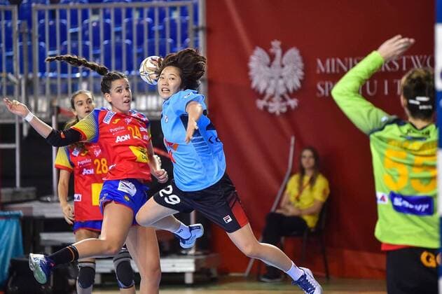 2018.08.11 Kielce Pilka reczna Mlodziezowe Mistrzostwa Swiata w Pilce Recznej Kobiet do lat 18 Hiszpania - Korea N z YUN Yejin Foto Lukasz Laskowski PressFocus 2018.08.11 Kielce Handball IHF Youth U18 Womens World Championship WM Weltmeisterschaft 2018 Spain v Korea YUN Yejin Credit: Lukasz Laskowski PressFocus NEWSPIX.PL --- Newspix.pl france out!  20180811LUK_080
