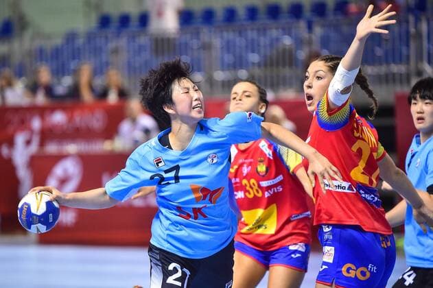 2018.08.11 Kielce Pilka reczna Mlodziezowe Mistrzostwa Swiata w Pilce Recznej Kobiet do lat 18 Hiszpania - Korea N z PARK Soyoun Foto Lukasz Laskowski PressFocus 2018.08.11 Kielce Handball IHF Youth U18 Womens World Championship WM Weltmeisterschaft 2018 Spain v Korea PARK Soyoun Credit: Lukasz Laskowski PressFocus NEWSPIX.PL --- Newspix.pl france out!  20180811LUK_082