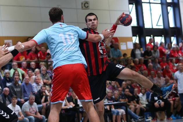 Fuechse Berlin HC Vardar Skopje Handball International Heide Cup 2018 11 08 18 Dimitri Kiselev No 50 HC Vardar Skopje against Jakov Gojun Nr 10 Fuechse Berlin xmmkx