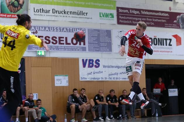 Handball Sportverein Hamburg SC DHfK Leipzig Handball International Heide Cup 2018 11 08 18 Christopher Rix No 24 Handball Sport Club Hamburg against Milos Putera Nr 44 SC DHfK Leipzig xmmkx