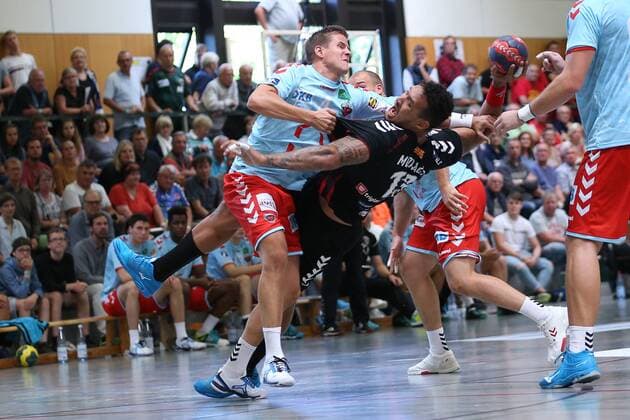 Fuechse Berlin HC Vardar Skopje Handball International Heide Cup 2018 11 08 18 Rogerio Moraes Ferreira No 13 HC Vardar Skopje against Bjarki Mar Elisson No 04 Fuechse Berlin xmmkx