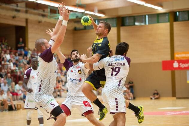 18 Eduardo Gurbindo HBC Nantes 19 David Balaguer HBC Nantes 10 Michael Kraus TVB 1898 Stuttgart HBC Nantes vs TVB 1898 Stuttgart Sparkassencup 2018 Handball Men 1 Bundesliga Ligue Nationale de Handball 11 08 2018 GER Sparkassen Cup 2018 Ehingen Handball 11 08 2018 Ehingen Copyright: xEIBNER Michael_Schmidtx EP_MST