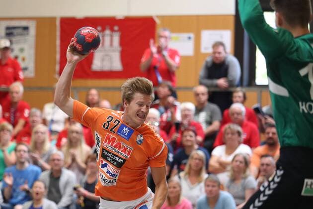 Handball Sportverein Hamburg vs SC IFK Kristianstad Handball Internationaler Heide Cup 2018 12 08 18 Alfred Ehn Nr 32 IFK Kristianstad v Marcel Kokoszka Nr 12 Handball Sport Verein Hamburg xmmkx