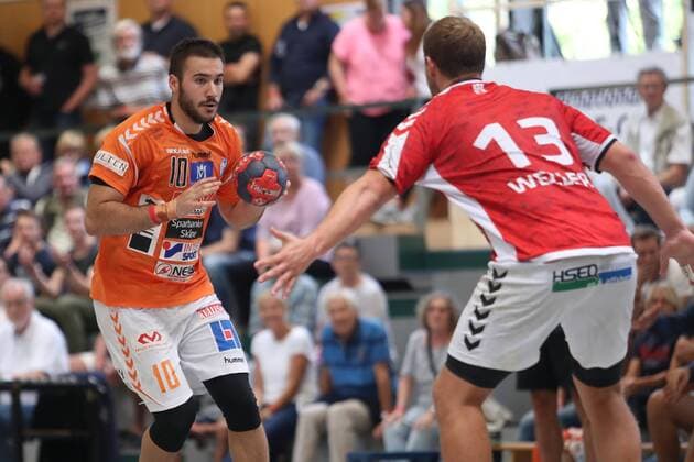 Handball Sportverein Hamburg vs SC IFK Kristianstad Handball Internationaler Heide Cup 2018 12 08 18 Marc Canellas Reixach Nr 10 IFK Kristianstad against Niklas Weller Nr 13 Handball Sport Verein Hamburg xmmkx