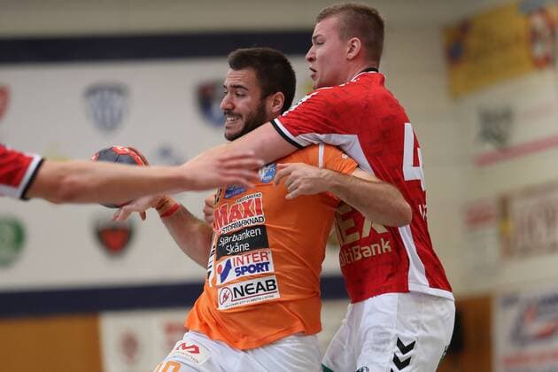 Handball Sportverein Hamburg vs SC IFK Kristianstad Handball Internationaler Heide Cup 2018 12 08 18 Marc Canellas Reixach Nr 10 IFK Kristianstad v Domink Vogt Nr 41 Handball Sport Verein Hamburg xmmkx
