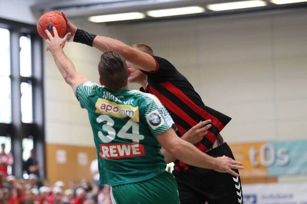 HC Varder Skopje vs SC DHfK Leipzig Handball International Heide Cup 2018 12 08 18 Dainis Kristopans Nr 10 HC Vardar Skopje against Alen Milosevic Nr 34 SC DHfK Leipzig xmmkx