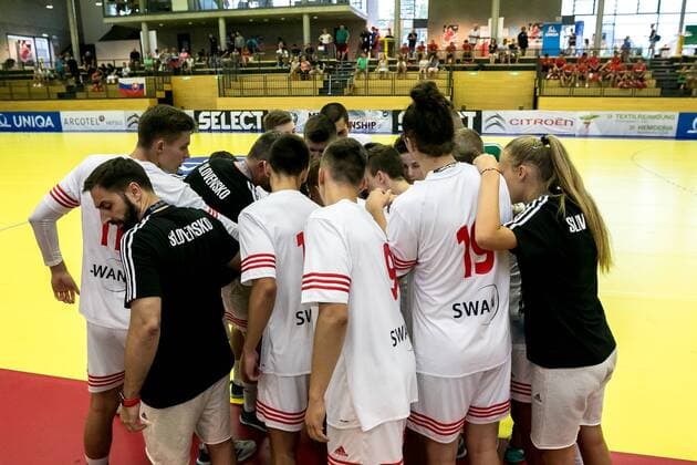 10 08 2018 Josef Welser Sports hall Tulln on the Danube AUT EHF M18 Championship 2018 Slovakia vs Latvia in the picture the team of Slovakia during the EHF M18 Championship 2018 Match between Slovakia and Latvia at the Josef Welser sports hall Tulln on the Danube Austria on 2018 08 10 Tulln at the Donau  EX_PUC