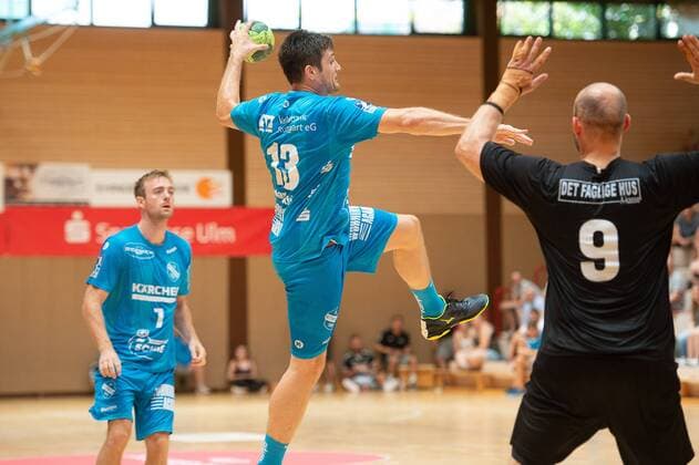 13 Robert Stuttgart TVB 1898 Stuttgart 7 Bobby Schagen TVB 1898 Stuttgart 9 Soren Tau Sorensen Ribe Esbjerg HH TVB 1898 Stuttgart vs Ribe Esbjerg HH Sparkassencup 2018 Handball Men Handboldligaen 1 Bundesliga 12 08 2018 Sparkassen Cup Ehingen 2018 12 08 2018 Ehingen Copyright: xEIBNER Michael_Schmidtx EP_MST