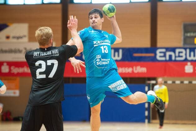 13 Robert Markotic TVB 1898 Stuttgart 27 Gunnar Stein Jonsson Ribe Esbjerg HH TVB 1898 Stuttgart vs Ribe Esbjerg HH Sparkassencup 2018 Handball Men Handboldligaen 1 Bundesliga 12 08 2018 Sparkassen Cup Ehingen 2018 12 08 2018 Ehingen Copyright: xEIBNER Michael_Schmidtx EP_MST