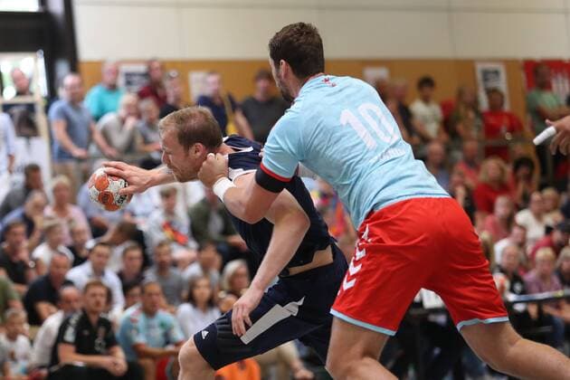 MHB Montpellier vs Füchse Berlin Handball Internationaler Heide Cup 2018 12 08 18 Jonas Truchanovicius Nr 07 MHB Montpellier Handball against Jakov Gojun Nr 10 Fuechse Berlin xmmkx