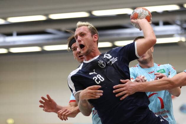 MHB Montpellier vs Fuechse Berlin Handball International Heath Cup 2018 12 08 18 Valentin Porte No 28 MHB Montpellier Handball against Erik Schmidt Fuechse Berlin 28 xmmkx