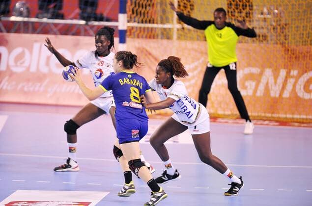 2018.08.12 Kielce Pilka reczna Mlodziezowe Mistrzostwa Swiata w Pilce Recznej Kobiet do lat 18 Rumunia - Angola N z Barabas Monica Alexandra MONTEIRO Jelsia Marlia Migue Foto Lukasz Sobala Press Focus 2018.08.12 Kielce Handball IHF Youth U18 Womens World Championship WM Weltmeisterschaft 2018 Romania - Angola Barabas Monica Alexandra MONTEIRO Jelsia Marlia Migue Credit: Lukasz Sobala Press Focus NEWSPIX.PL --- Newspix.pl FRANCE OUT!  20180812PF_PF074