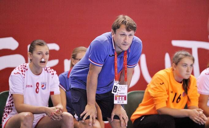 2018.08.13 Kielce Pilka reczna Mlodziezowe Mistrzostwa Swiata w Pilce Recznej Kobiet do lat 18 Chile - Chorwacja N z Goran Bobic Foto Lukasz Sobala Press Focus 2018.08.13 Kielce Handball IHF Youth U18 Womens World Championship WM Weltmeisterschaft 2018 Chile - Croatia Goran Bobic Credit: Lukasz Sobala Press Focus NEWSPIX.PL --- Newspix.pl  20180813PF_LS040
