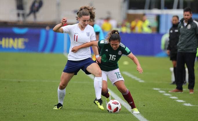12 08 2018 xcex France Saint Malo Football Womens Football FIFA U20 Womens World Cup Womens World Cup England vs. Mexico Niamh Charles England vs. Andrea Hernandez Mexico