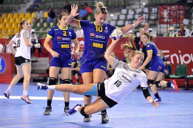 Sport Bilder des Tages 2018.08.13 Kielce Pilka reczna Mlodziezowe Mistrzostwa Swiata w Pilce Recznej Kobiet do lat 18 Niemcy - Rumunia N z Marin Iuliana Daniela Maxi Muhlner Foto Norbert Barczyk PressFocus 2018.08.13 Kielce Handball IHF Youth U18 Womens World Championship WM Weltmeisterschaft 2018 Germany - Romania Marin Iuliana Daniela Maxi Muhlner Credit: Norbert Barczyk PressFocus NEWSPIX.PL --- Newspix.pl FRANCE OUT!  20180813NB0164