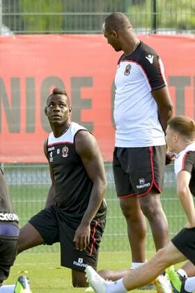 Mario Balotelli (OGC Nice) - Patrick Vieira (entraineur de l OGC Nice) FOOTBALL : OGC Nice - Mario Balotelli Ã l entrainement - Nice - 14 08 2018 NorbertScanella Panoramic 