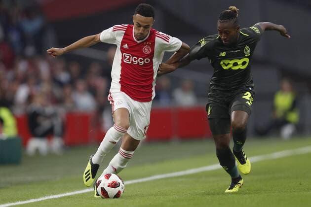 (L-R) Noussair Mazraoui of Ajax, Samuel Bastien of Standard Liege during the UEFA Champions League third round qualifying second leg match between Ajax Amsterdam and Royal Standard de Liege at the Johan Cruijff Arena on August 14, 2018 in Amsterdam, The Netherlands UEFA Champions League 2018 2019 xVIxVIxImagesx xMauricexvanxSteenxIVx 11776845