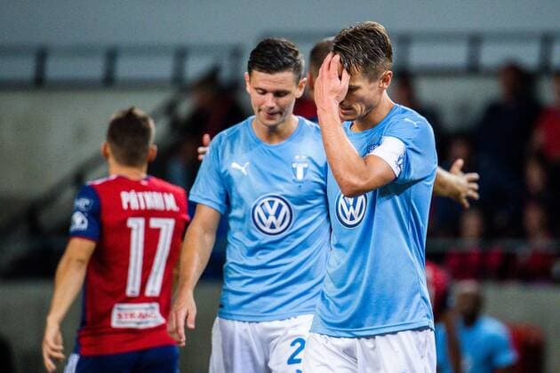180814 Marcus Antonsson and Markus Rosenberg of Malmö FF looks dejected during the UEFA Champions League qualifying match between Vidi and Malmö FF on August 14, 2018 in Felcsut Photo Ludvig Thunman BILDBYRAN code LT 35516  Copyright: LUDVIGxTHUNMAN BB180814LT096