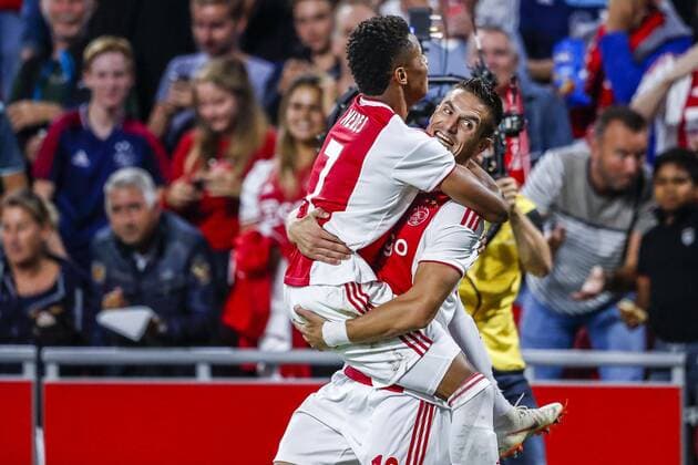 AMSTERDAM, 14-08-2018 , Johan Cruyff-Arena , football season 2018 2019, UEFA Champions League third qualifying round, 2nd leg , Ajax player David Neres (L) and Ajax player Dusan Tadic celebrating the 3-0 during the game Ajax - Standard Luik . Ajax - Standard Luik  x2399199x