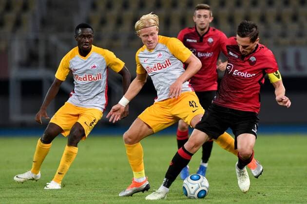 SOCCER - UEFA CL quali, Shkendija vs RBS SKOPJE,MACEDONIA,14.AUG.18 - SOCCER - UEFA Champions League, qualification, KF Shkendija vs Red Bull Salzburg. Image shows Diadie Samassekou, Xaver Schlager (RBS) and Armend Alimi (Shkendjia). GEPAxpictures xFlorianxErtl