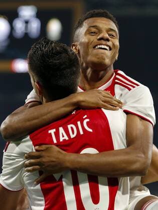 (L-R) Dusan Tadic of Ajax, David Neres of Ajax during the UEFA Champions League third round qualifying second leg match between Ajax Amsterdam and Royal Standard de Liege at the Johan Cruijff Arena on August 14, 2018 in Amsterdam, The Netherlands UEFA Champions League 2018 2019 xVIxVIxImagesx xMauricexvanxSteenxIVx 11778666