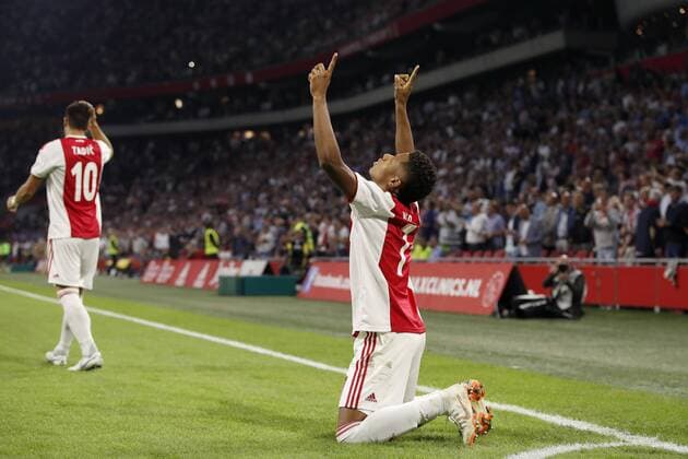 (L-R) Dusan Tadic of Ajax, David Neres of Ajax during the UEFA Champions League third round qualifying second leg match between Ajax Amsterdam and Royal Standard de Liege at the Johan Cruijff Arena on August 14, 2018 in Amsterdam, The Netherlands UEFA Champions League 2018 2019 xVIxVIxImagesx xMauricexvanxSteenxIVx 11778673