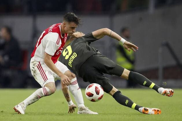 (L-R) Nico Tagliafico of Ajax, Renaud Emond of Standard Liege during the UEFA Champions League third round qualifying second leg match between Ajax Amsterdam and Royal Standard de Liege at the Johan Cruijff Arena on August 14, 2018 in Amsterdam, The Netherlands UEFA Champions League 2018 2019 xVIxVIxImagesx xMauricexvanxSteenxIVx 11779050