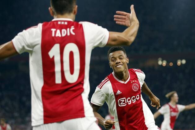 (L-R) Dusan Tadic of Ajax, David Neres of Ajax during the UEFA Champions League third round qualifying second leg match between Ajax Amsterdam and Royal Standard de Liege at the Johan Cruijff Arena on August 14, 2018 in Amsterdam, The Netherlands UEFA Champions League 2018 2019 xVIxVIxImagesx xMauricexvanxSteenxIVx 11779055