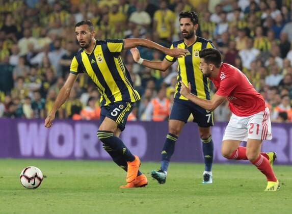 Mehmet Topal of Fenerbahce and Luis Miguel Afonso Fernandes ( Pizzi ) of Benfica during the UEFA Champions League qualifying second leg match between Fenerbahce and Benfica at Ulker Arena in Istanbul , Turkey on August 14 , 2018. 