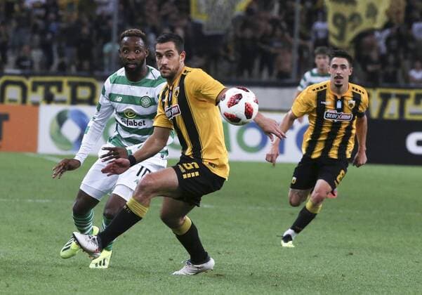 (180815) -- ATHENS, Aug. 15, 2018 -- AEK Athens Vasileios Lampropoulos (C) vies with Celtic s Moussa Dembele during the third round of Champions League qualifying match in Athens, Greece, Aug. 14, 2018. ) (SP)GREECE-ATHENS-SOCCER-CHAMPIONS LEAGUE-QUALIFIYING MariosxLolos 